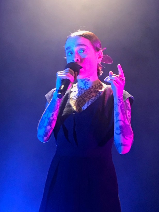 Flèche Love sur la scène du Pan Piper à paris le 8 mars 2018.