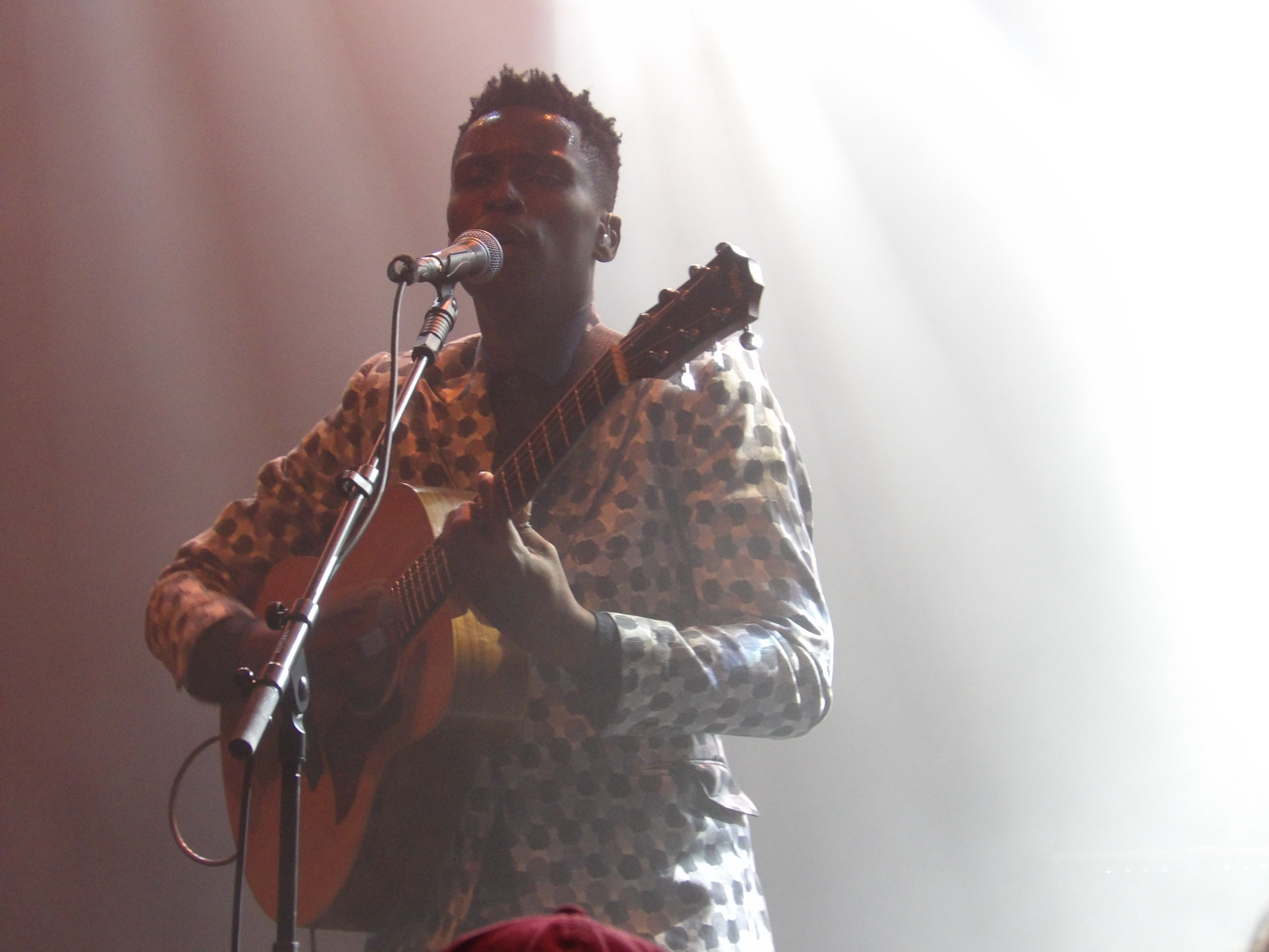 Bongeziwe sur la scène du club Tutti de la Seine musicale, samedi 6 avril 2019, dans le cadre du festival Chorus.