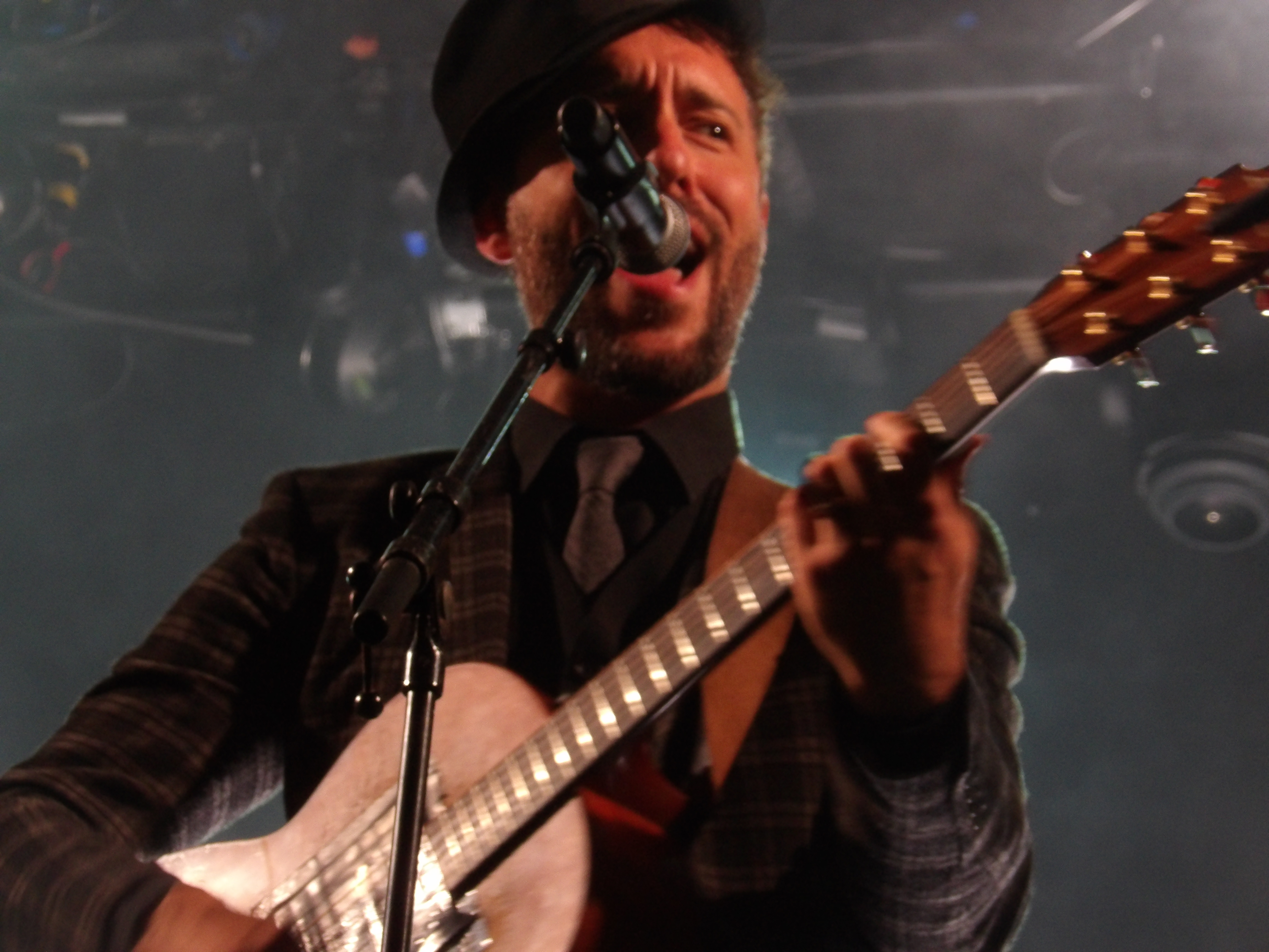 Charlie Winston sur le parvis de la Seine Musicale, samedi 6 avril 2019, dans le cadre du Festival Chorus.