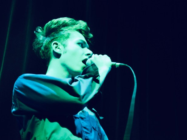 Izae, en première partie de Hoshi à l'Olympia le 14 mai 2019.