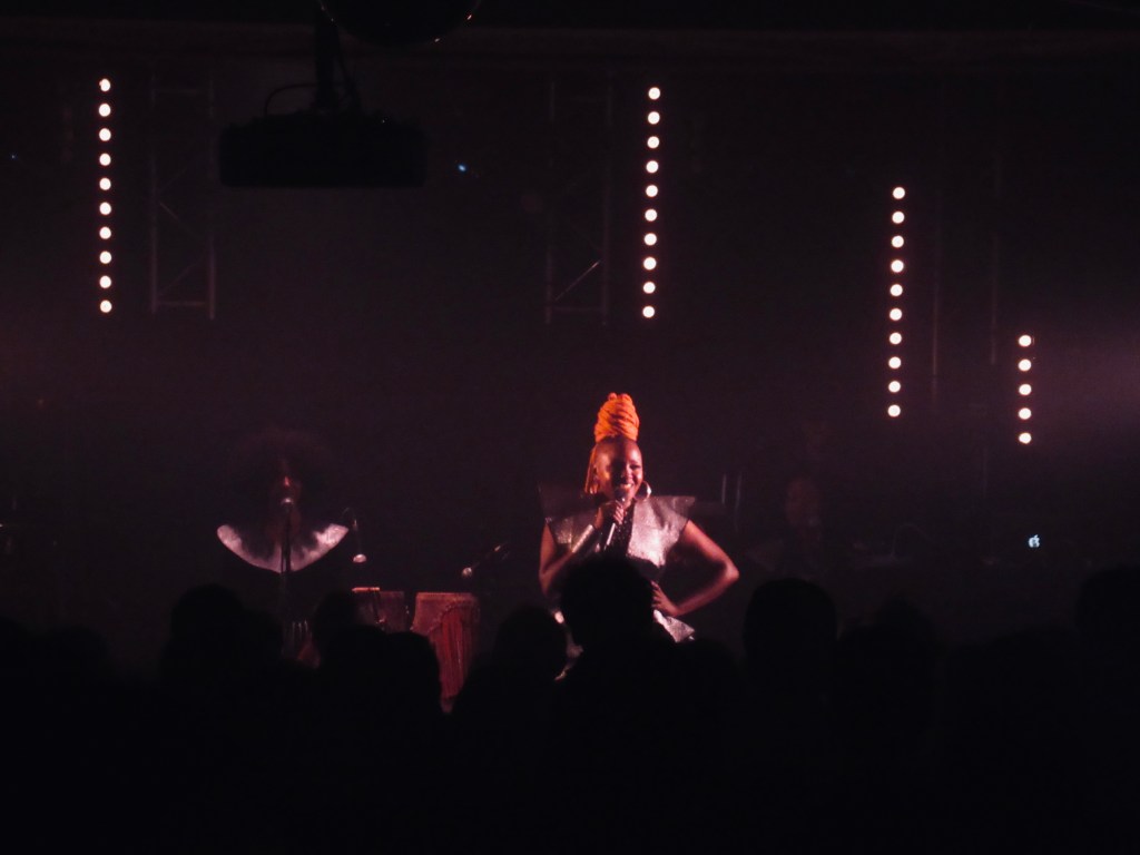 Muthoni Drummer Queen, sur la scène du Badaboum, mardi 21 mai 2019.
