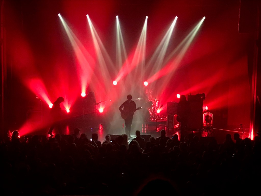 Stuck In The Sound sur la scène du Trianon à Paris, le 9 mai 2019.