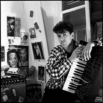 Etienne Daho chez lui, commande de Rock’n Folk pour la sortie de l’album Mythomane, Novembre 1981