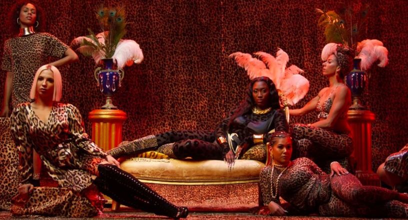 Aya Nakamura charismatique dans « 40% ».