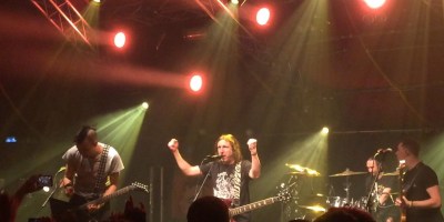 Ultra Vomit sur la scène de le Mem à Rennes