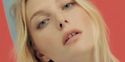 Janie - Petite blonde