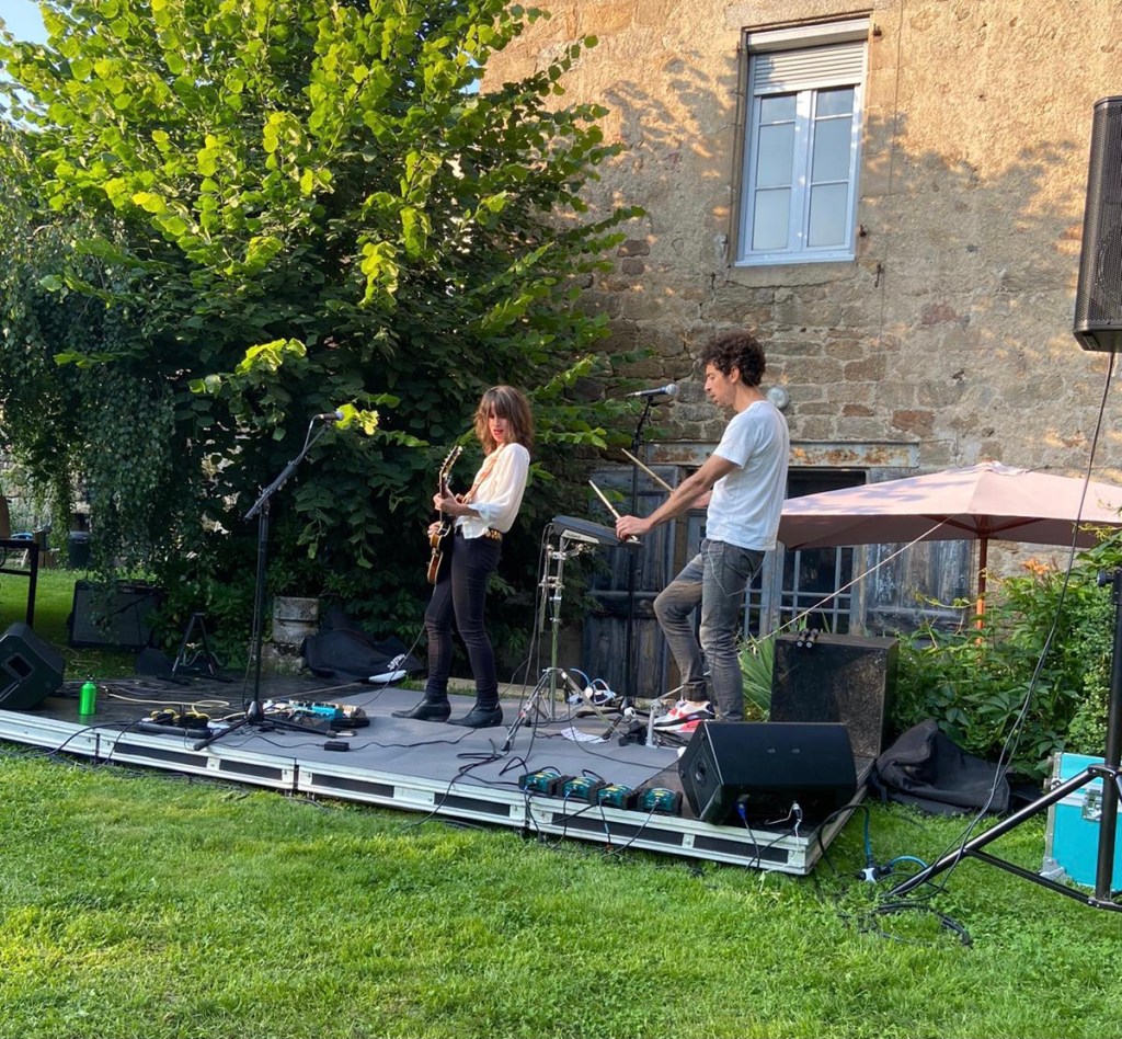 Emilie Marsh en concert à Langogne le 22 juillet dernier. (c): Sista Red
