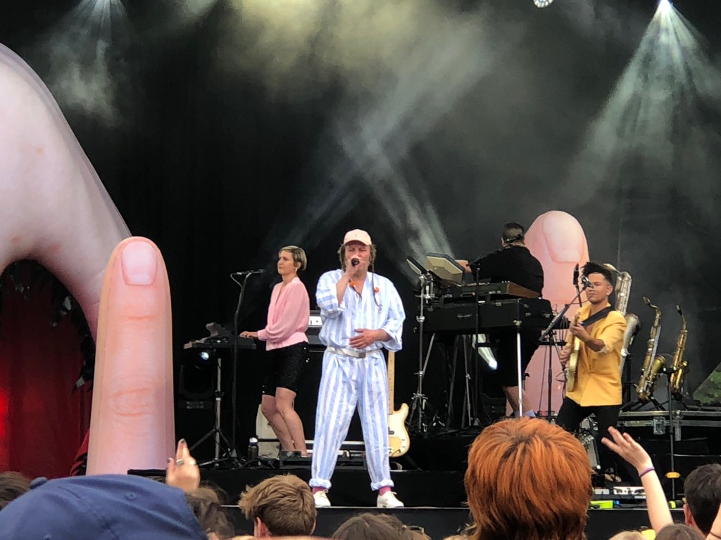 Philippe Katerine sur la Grande scène de La Magnifique Society le 26 juin 2021.