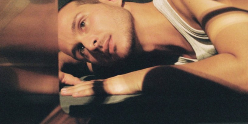 « T’es belle » un bien joli titre pour un artiste en quête de vérité ! Fils Cara nous offre ce 28/10 un aperçu de son talent sans fausses notes, aux sonorités siciliennes et solaires, dans la perspective de son nouvel album « Amaretto » à venir pour début 2023.