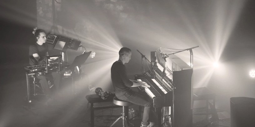 Guillaume Poncelet et Louxor au café de la danse le 13 mai 2022. crédit photo : Thomas Guerigen