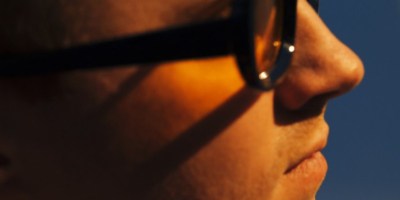 « Orange » le nouvel album de Luke Anger disponible dès ce 29/11, pare l’hiver de sonorités solaires, réconfortantes & sources d’évasion pour nos playlist ! ( Crédit photo Alexandre Faraci )