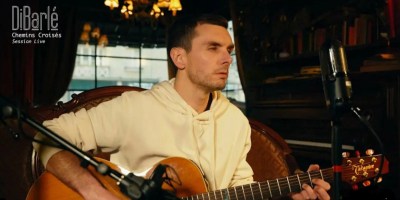 Capture d’écran YouTube de la session live du single "Chemins Croisés" de DiBarlé.