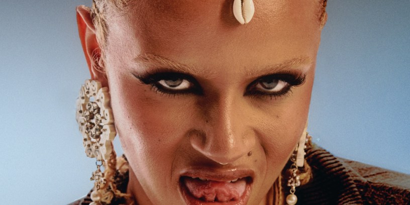 Dans son dernier single "Solo de Sax", Lakna aborde avec fierté ses racines et son métissage.