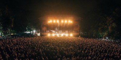 La 5e édition du festival RTL2 Essonne en scène a battu un nouveau record en rassemblant 25.000 personnes les 30 et 31 août dernier, autour des têtes d’affiche comme Hoshi le soir d’ouverture. (C): Mathieu Fourcher