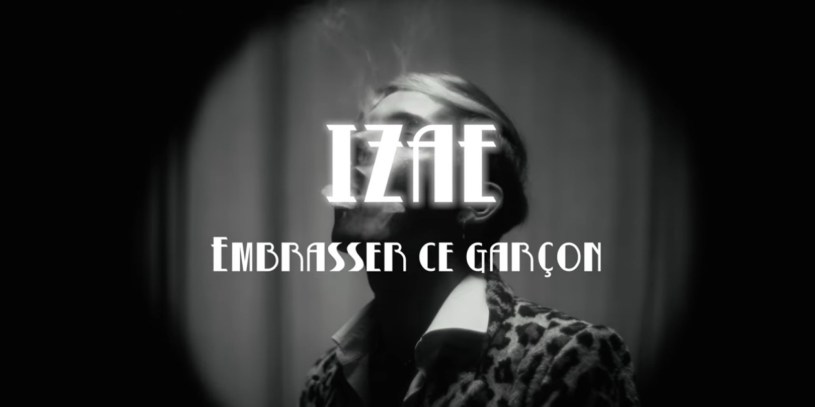 Capture d’écran clip officiel "Embrasser ce garçon" d’Izae, réalisé par Clara De LIuvia