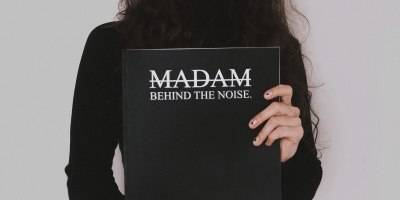 Le livre Behind The Noise, recueil de photos des coulisses de l’album Thanks for the Noise de MADAM, est disponible à partir du 12 avril sur Bandcamp et au merch des concerts.