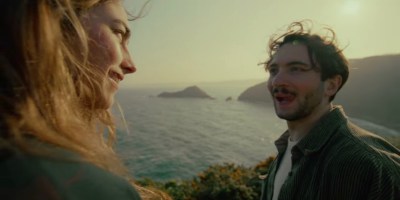 Capture d’écran YouTube du clip "les hommes pleurent", réalisé par Léo et Karl Cannone.