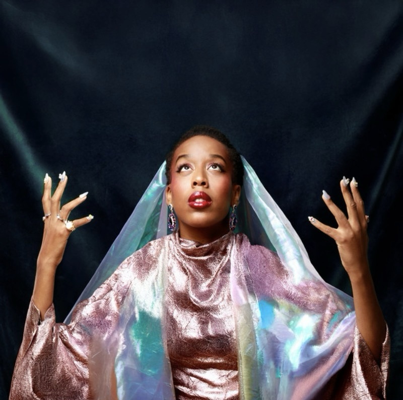 "Derrière le soleil", le nouvel EP de Frieda est disponible sur toutes les plateformes.