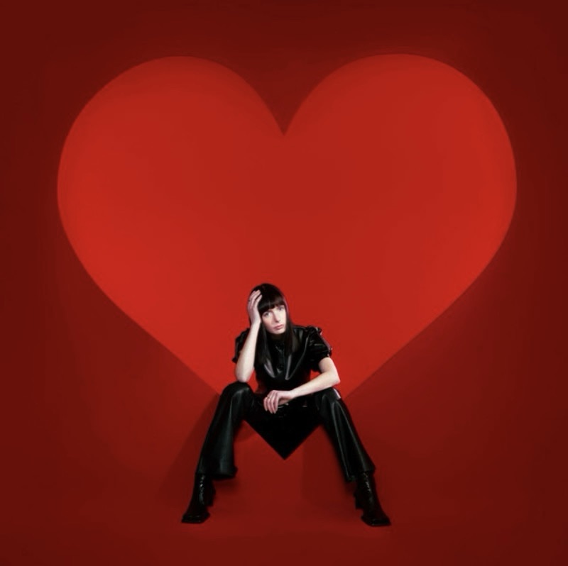 "Ex æquo", le nouvel album de Marie-Flore est disponible sur toutes les plateformes.