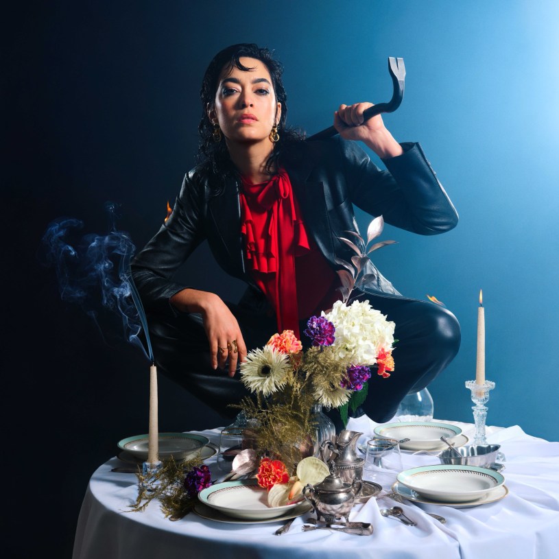 "Toujours plaire", le nouveau single de Julia Jean-Baptiste est disponible sur toutes les plateformes.