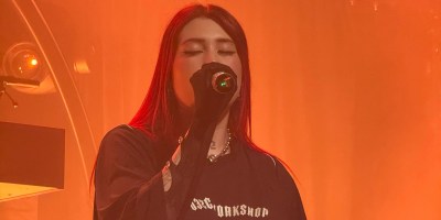 Charles sur la scène du Fho-Barbara le 23 avril 2025, à l’occasion de la release party de son nouvel EP "Sabotage".