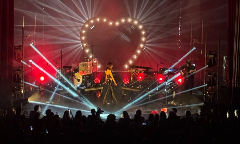 Marie-Flore sur la scène de la Cigale, le 23 mai 2025​