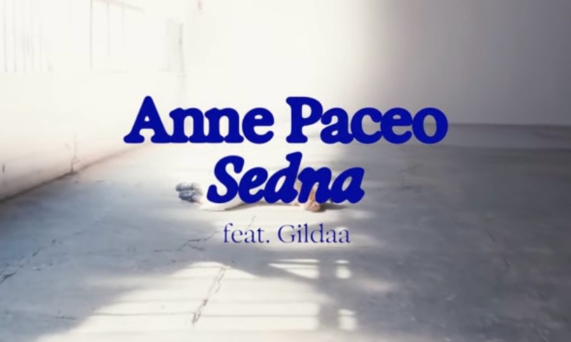 Capture d’écran YouTube de "Sedna", le nouveau single d’Anne Pacéo ft Gildaa.