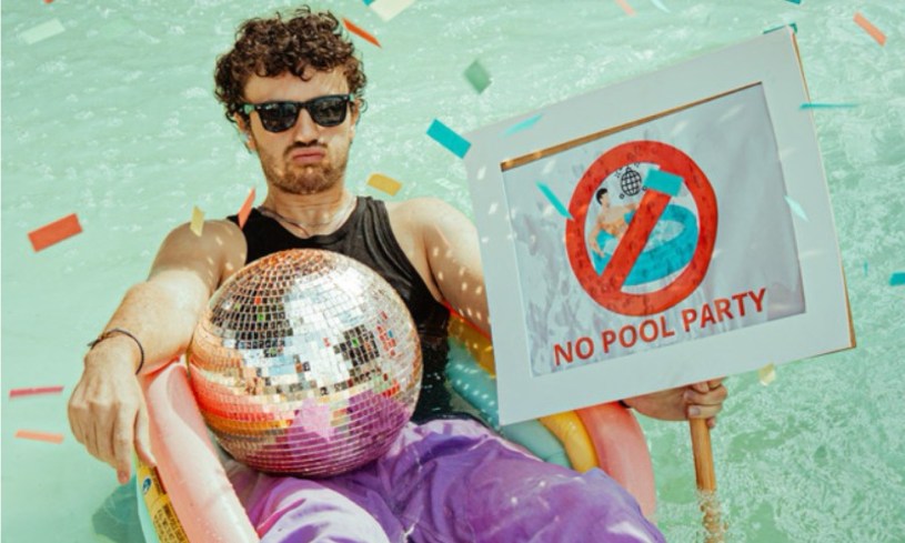 "Excès de vie", le nouveau single d’Anton Solo est disponible sur toutes les plateformes.