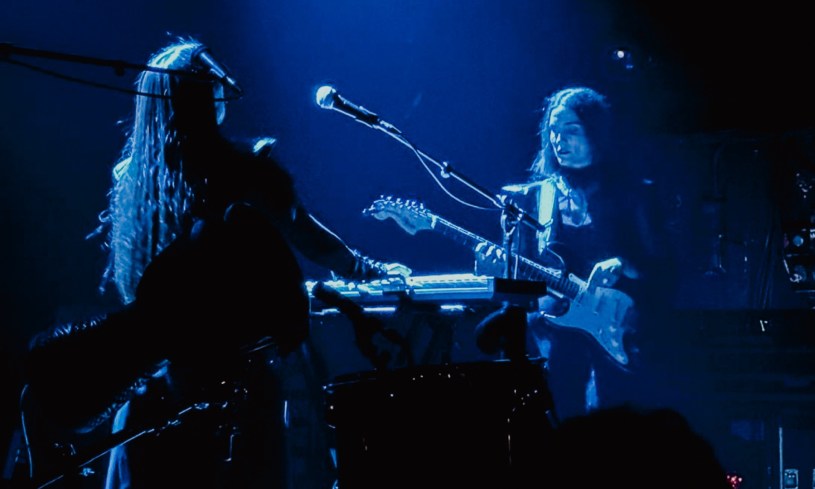 Exotica Lunatica sur la scène de La Cigale, le 16 octobre 2025.