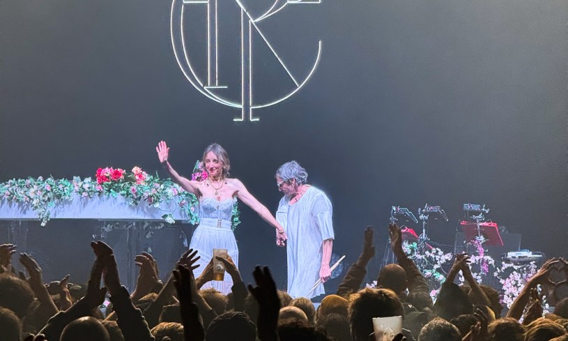 Irène Drésel sur la scène du Grand Chapiteau au festival Ouest Park, le 18 octobre 2025.