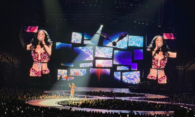 Katy Perry sur la scène de l’Accor Arena, le vendredi 24 octobre 2025. 📸: @st_xl1