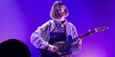 Bleu Berline sur la scène du Crossroads festival le 6 novembre 2025.