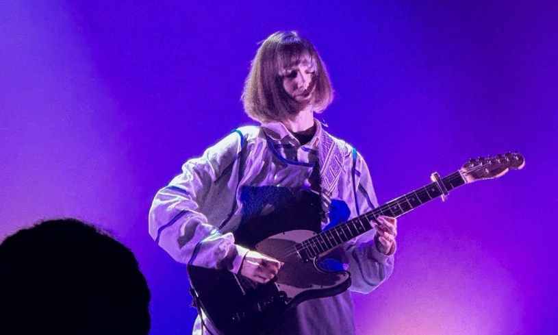 Bleu Berline sur la scène du Crossroads festival le 6 novembre 2025.