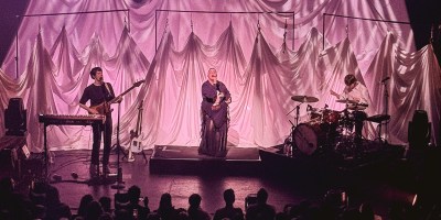 Vendredi sur mer sur la scène de La Cigale, le 02 décembre 2025.