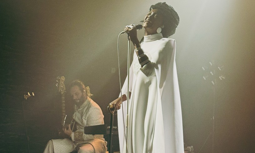 Okali aux Bars en trans, le 4 décembre 2025.