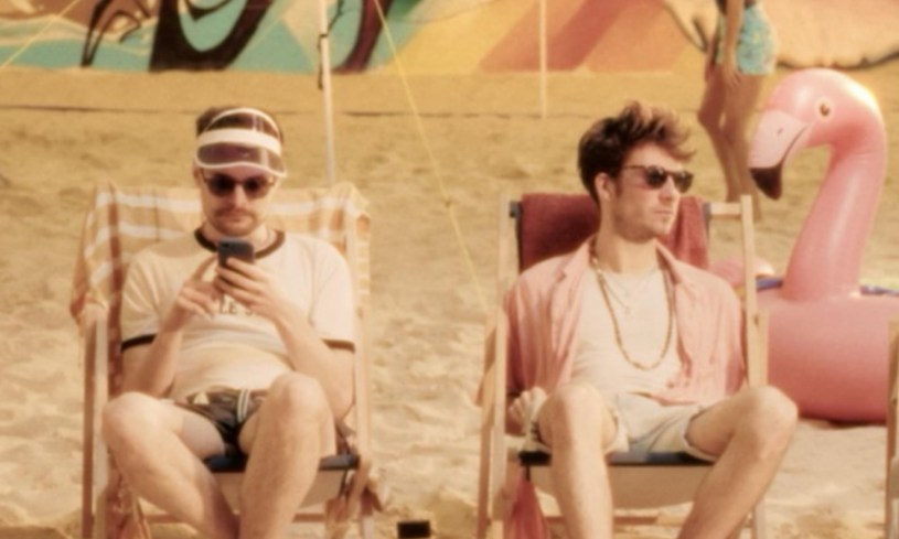 "Châteaux de sables", le nouveau single de Premier Métro est disponible sur toutes les plateformes.