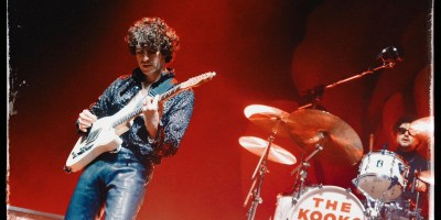 The Kooks sur la scène du zénith de Paris, le 8 février 2026.