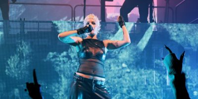 Halsey sur la scène de l’Olympia, à l’occasion de la tournée Back to Badlands.