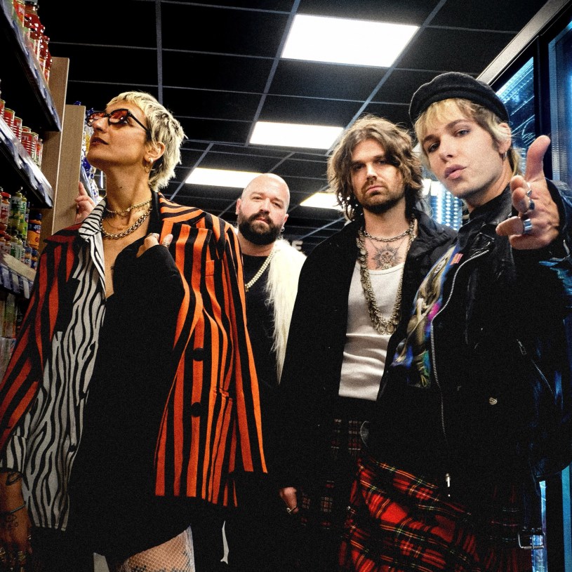 "Une journée de travers", le nouveau single d’Izae ft Louise XIV, est disponible sur toutes les plateformes.